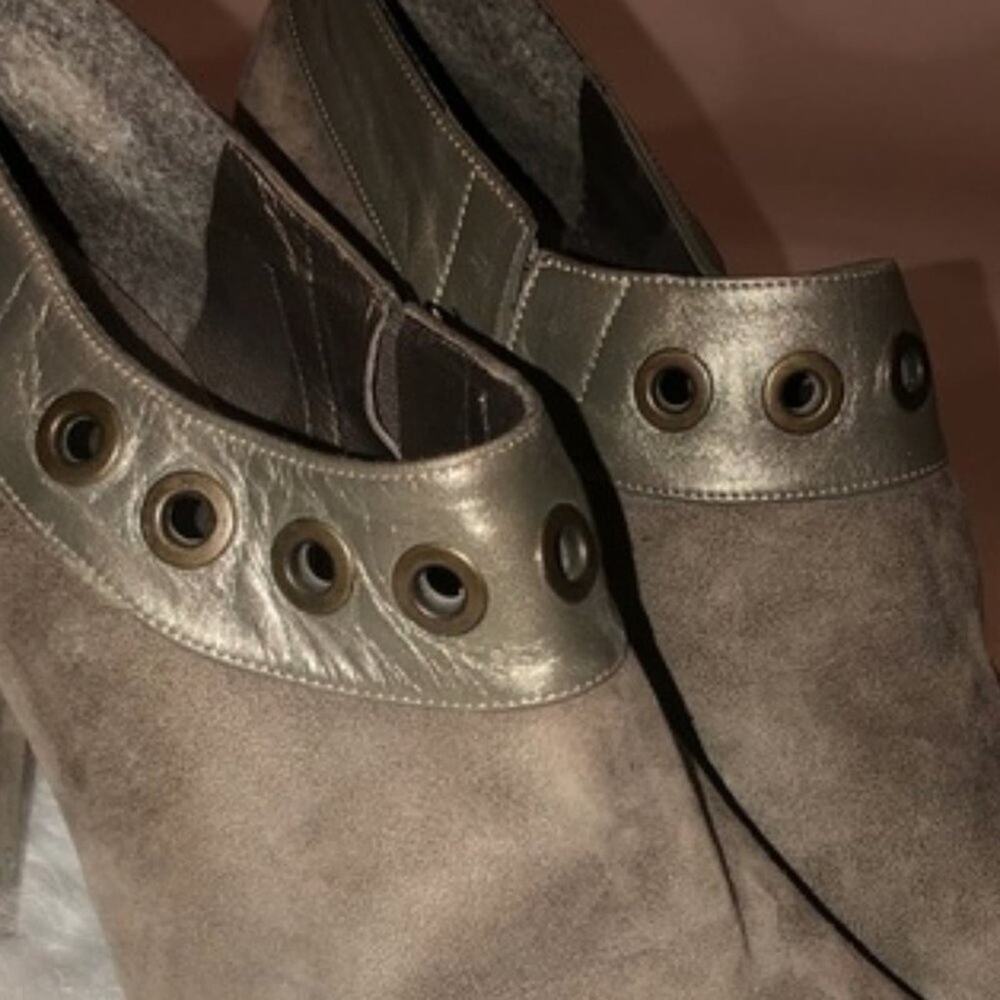 Stuart Weitzman Ankle Booties Sz 9 Brown Suede Leather  Modern Moto Barbiecore - Picture 5 of 15